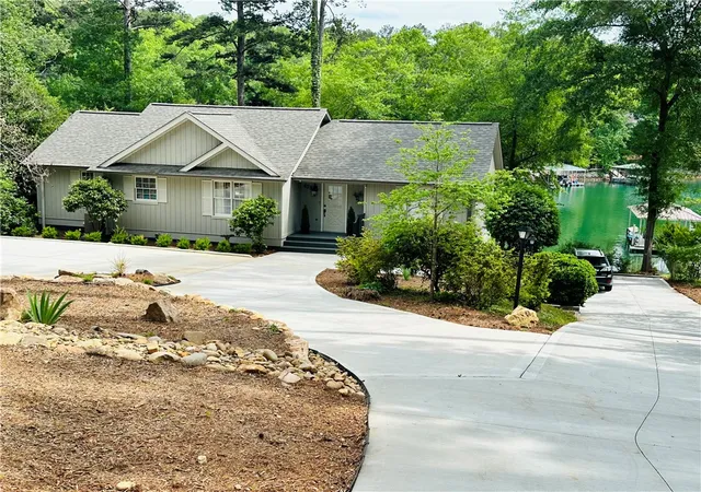 Photo 1 of Single family home for sale at 429 Long Reach Dr, Salem, SC 29676 | MLS# 20303466 | Listing updated on 2026-09-14