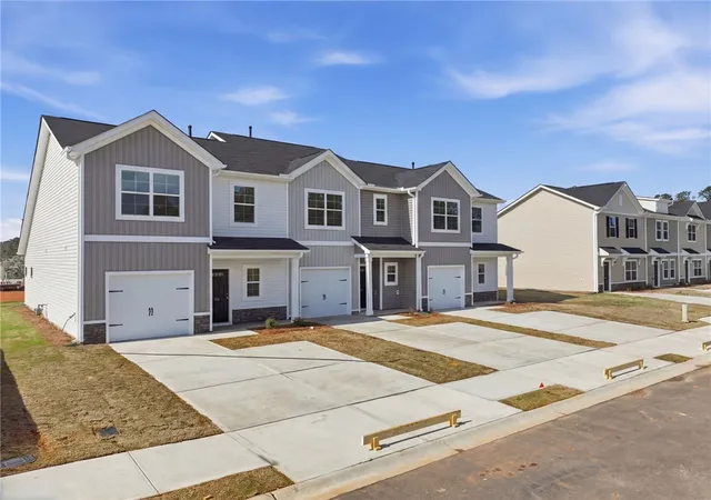 Photo 3 of Townhouse for sale at 305 Lilac Loop, Greenwood, SC 29646 | MLS# 20301802 | Listing updated on 2026-09-11
