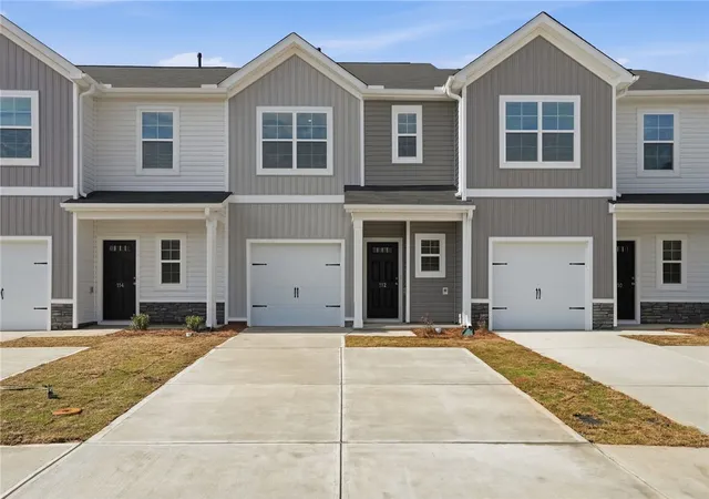 Photo 3 of Townhouse for sale at 305 Lilac Loop, Greenwood, SC 29646 | MLS# 20301802 | Listing updated on 2026-09-11
