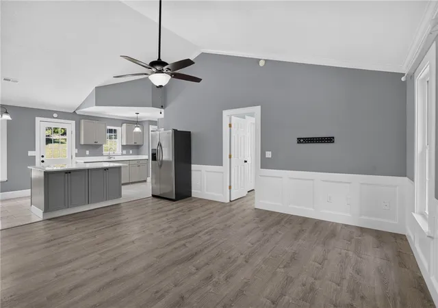 Photo 2 of Single family home for sale at 420 Sherwood Dr, Seneca, SC 29678 | MLS# 20303451 | Listing updated on 2026-09-01