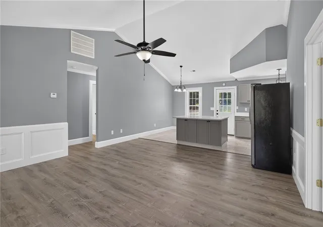 Photo 3 of Single family home for sale at 420 Sherwood Dr, Seneca, SC 29678 | MLS# 20303451 | Listing updated on 2026-09-01
