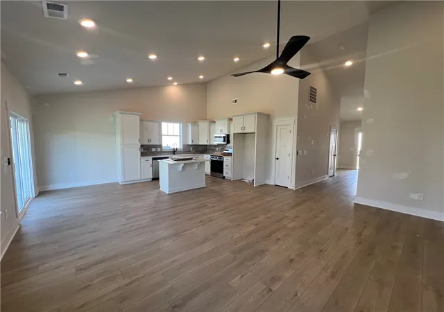 Photo 3 of Single family home for sale at 18 Long Branch Ct, Anderson, SC 29621 | MLS# 20303830 | Listing updated on 2026-09-03