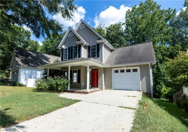 Photo 3 of Single family home for sale at 110 Grand Oak Cir, Pendleton, SC 29670 | MLS# 20303829 | Listing updated on 2026-09-04