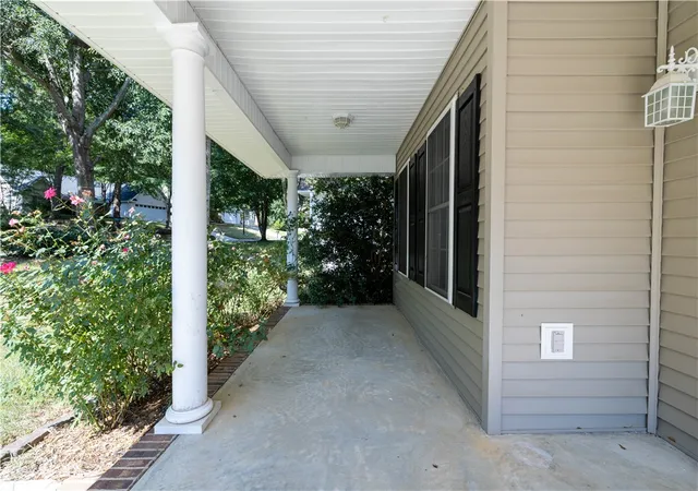 Photo 3 of Single family home for sale at 110 Grand Oak Cir, Pendleton, SC 29670 | MLS# 20303829 | Listing updated on 2026-09-04