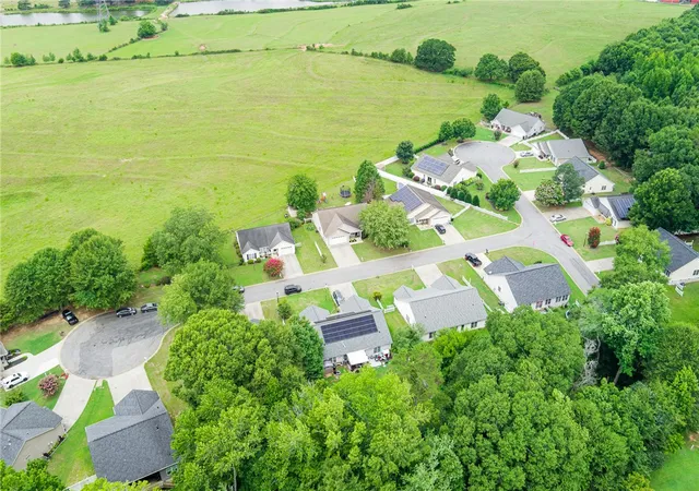 Photo 3 of Sale Pending at 402 Ashwood Ln, Anderson, SC 29625 | MLS# 20303850 | Listing updated on 2026-09-11