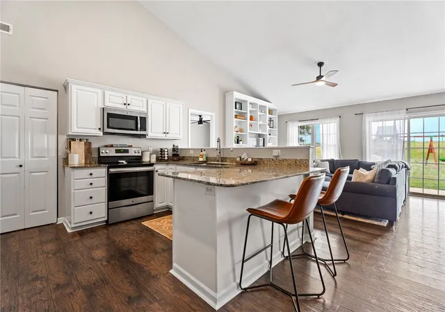 Photo 4 of Sale Pending at 402 Ashwood Ln, Anderson, SC 29625 | MLS# 20303850 | Listing updated on 2026-09-11