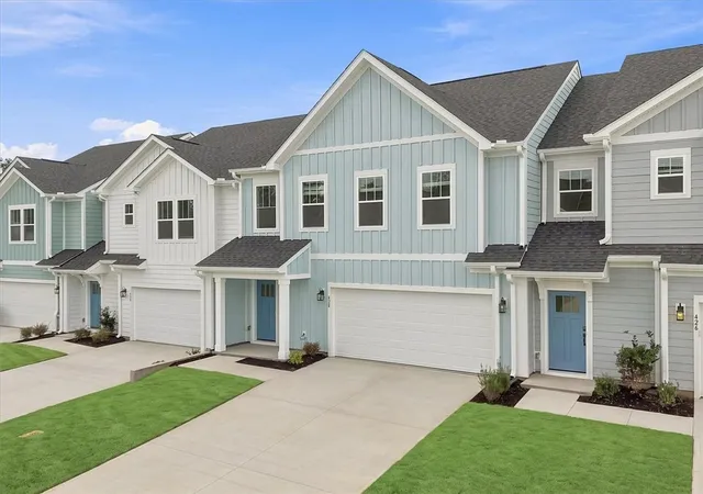 Photo 2 of Townhouse for sale at 428 Crestcreek Dr, Anderson, SC 29621 | MLS# 20303922 | Listing updated on 2026-09-03