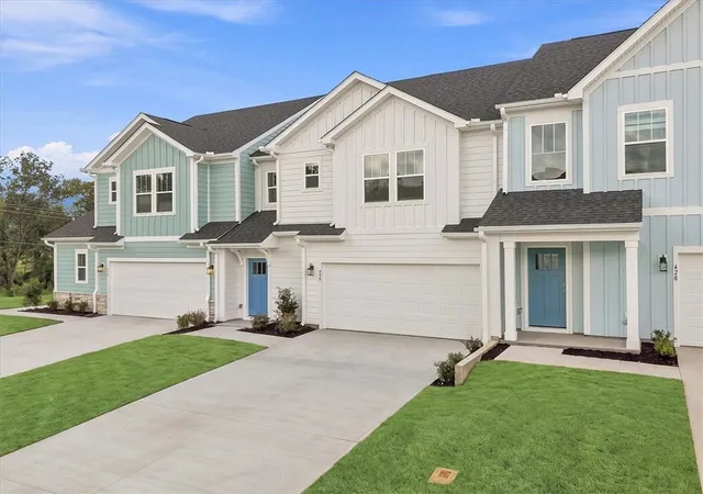 Photo 2 of Townhouse for sale at 430 Crestcreek Dr, Anderson, SC 29621 | MLS# 20303925 | Listing updated on 2026-09-03