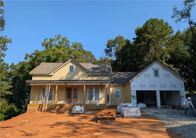 Photo 3 of Single family home for sale at 408 Marina Bay Dr, Seneca, SC 29672 | MLS# 20303857 | Listing updated on 2026-09-05