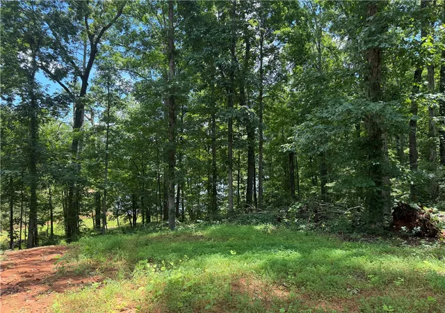 Photo 3 of Sale Pending at 1038 W Trailwinds Loop, Westminster, SC 29693 | MLS# 20303951 | Listing updated on 2026-09-12