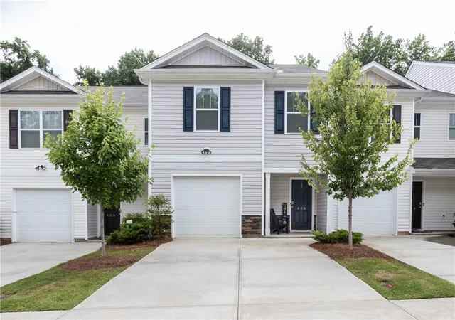 Townhouse for sale at 406 Oakmont Valley Trl, Seneca, SC 29678 | MLS# 20304036