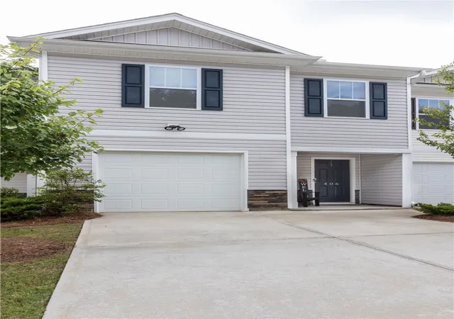 Photo 2 of Townhouse for sale at 406 Oakmont Valley Trl, Seneca, SC 29678 | MLS# 20304036 | Listing updated on 2026-09-12