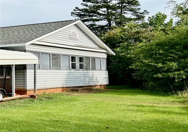 Photo 3 of Manufactured home for sale at 1549 Greenfield Rd, Westminster, SC 29693 | MLS# 20304255 | Listing updated on 2026-09-14