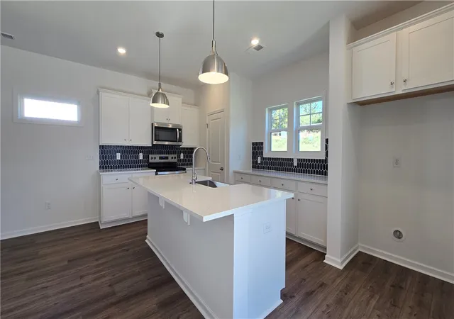 Photo 3 of Single family home for sale at 28 Halsey St, Central, SC 29630 | MLS# 20304314 | Listing updated on 2026-10-13