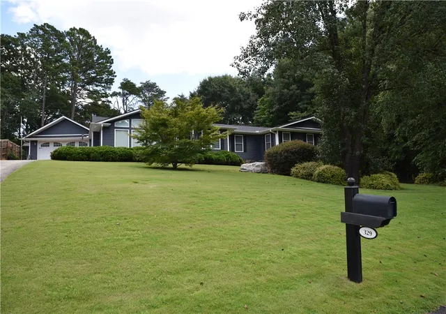 Photo 2 of Single family home for sale at 329 Arphenia Dr, West Union, SC 29696 | MLS# 20304609 | Listing updated on 2026-10-04