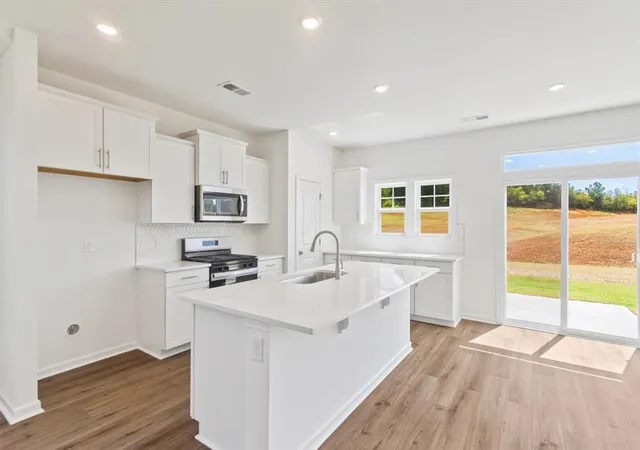 Photo 3 of Single family home for sale at 211 Bellflower Ln, Anderson, SC 29625 | MLS# 20304777 | Listing updated on 2026-10-10