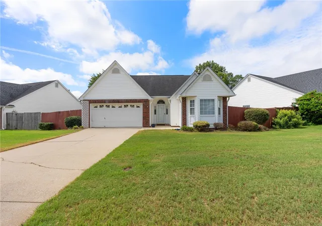 Single family home for sale at 5 Raintree Cvs Dr, Taylors, SC 29687 | MLS# 20304168