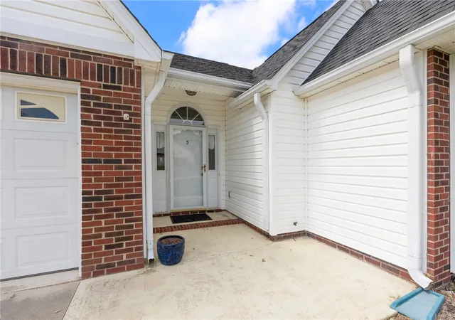 Photo 1 of Single family home for sale at 5 Raintree Cvs Dr, Taylors, SC 29687 | MLS# 20304168 | Listing updated on 2026-09-21