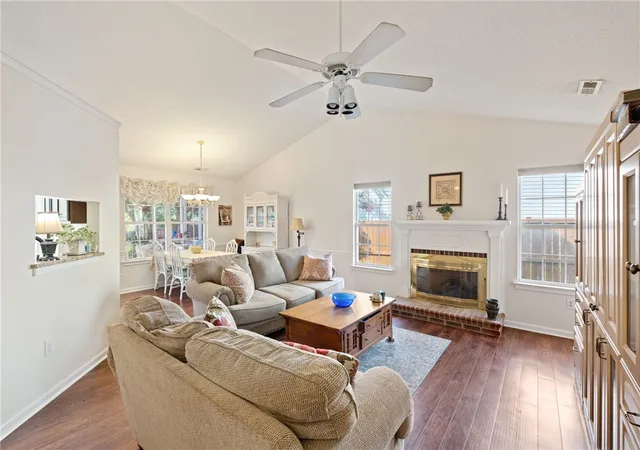 Photo 3 of Single family home for sale at 5 Raintree Cvs Dr, Taylors, SC 29687 | MLS# 20304168 | Listing updated on 2026-09-21