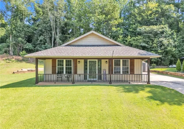 Photo 1 of Single family home for sale at 14047 E Camelia Ln, Seneca, SC 29678 | MLS# 20304700 | Listing updated on 2026-09-13