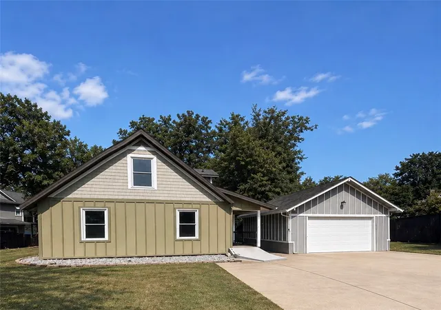 Photo 3 of Single family home for sale at 110 Kenneth Dr, Anderson, SC 29626 | MLS# 20304999 | Listing updated on 2026-09-21