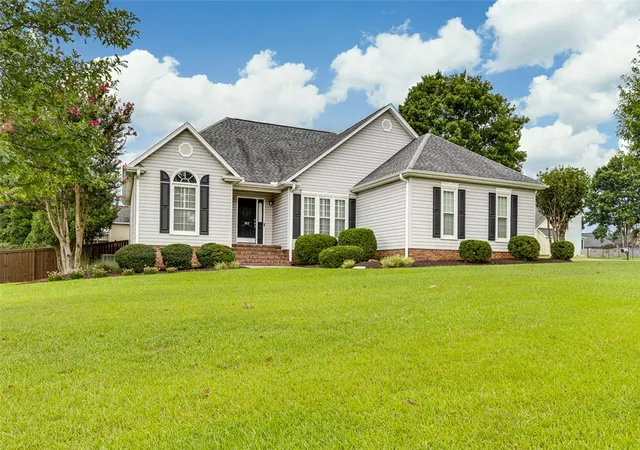 Photo 2 of Sale Pending at 302 Wild Rice Dr, Simpsonville, SC 29681 | MLS# 20305278 | Listing updated on 2026-10-23