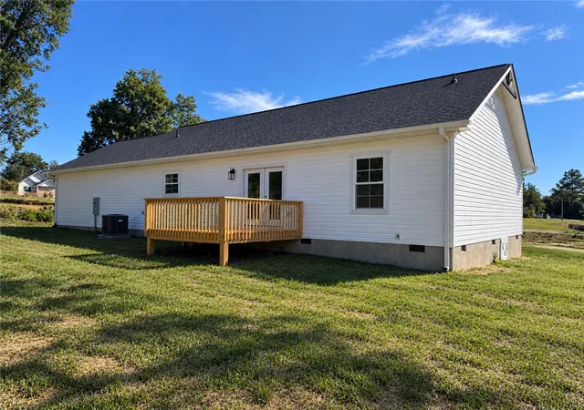 Photo 2 of Single family home for sale at 106 W South 6th St, Seneca, SC 29678 | MLS# 20305319 | Listing updated on 2026-10-28