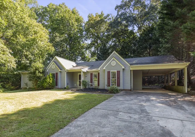Single family home for sale at 229 Cub Cove Dr, Walhalla, SC 29691 | MLS# 20305438