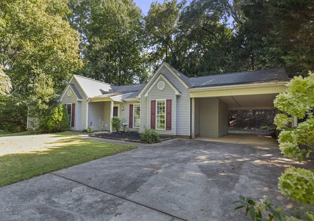 Photo 3 of Single family home for sale at 229 Cub Cove Dr, Walhalla, SC 29691 | MLS# 20305438 | Listing updated on 2026-09-03