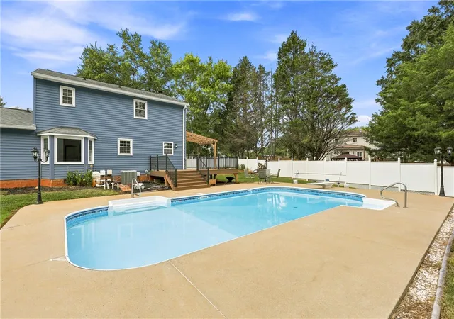 Photo 3 of Sale Pending at 105 Jamestown Trl, Easley, SC 29642 | MLS# 20305504 | Listing updated on 2026-09-20