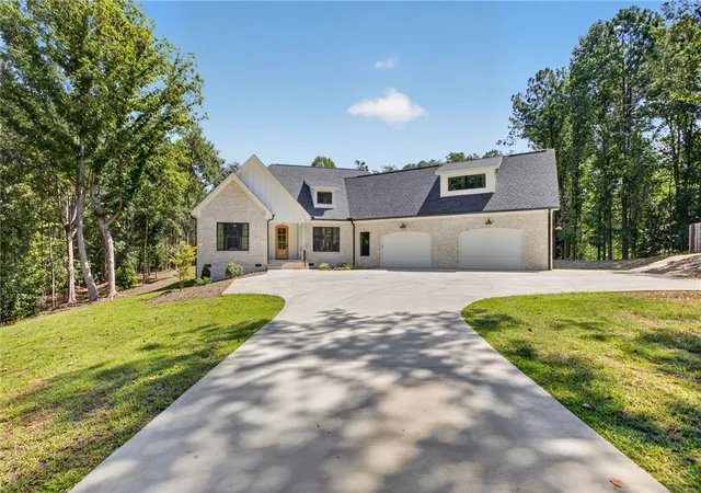 Photo 2 of Single family home for sale at 324 Gassaway St, Central, SC 29630 | MLS# 20305528 | Listing updated on 2026-09-08