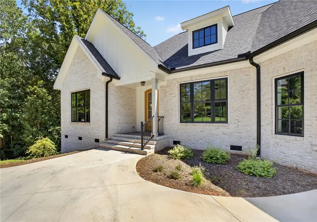 Photo 2 of Single family home for sale at 324 Gassaway St, Central, SC 29630 | MLS# 20305528 | Listing updated on 2026-09-08