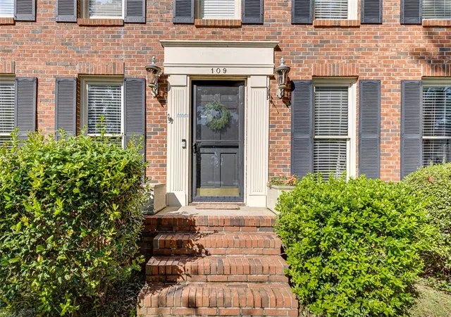 Photo 3 of Single family home for sale at 109 Smithwood Ct, Simpsonville, SC 29681 | MLS# 20305535 | Listing updated on 2026-09-16
