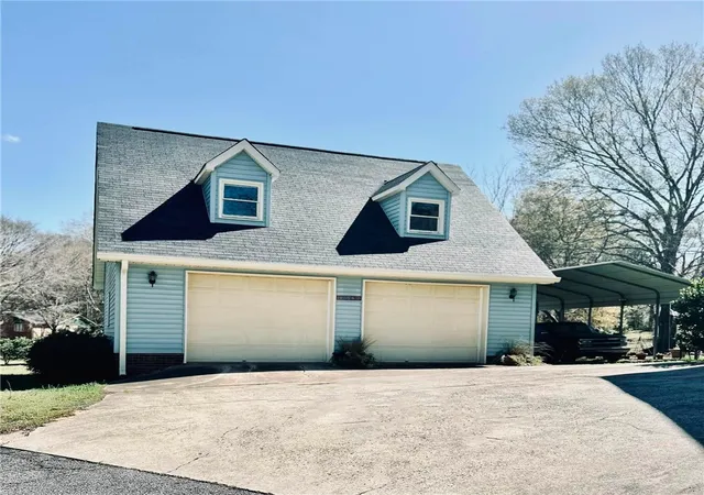 Photo 3 of Single family home for sale at 901 Tripp St, Williamston, SC 29697 | MLS# 20305653 | Listing updated on 2026-09-21