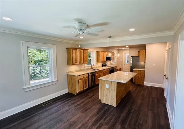 Photo 3 of Single family home for sale at 212 Whitehall Rd, Anderson, SC 29625 | MLS# 20305679 | Listing updated on 2026-09-17