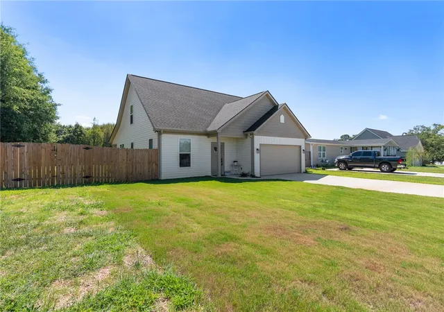 Photo 3 of Single family home for sale at 102 Turkey Trot Rd, Williamston, SC 29697 | MLS# 20305554 | Listing updated on 2026-09-22