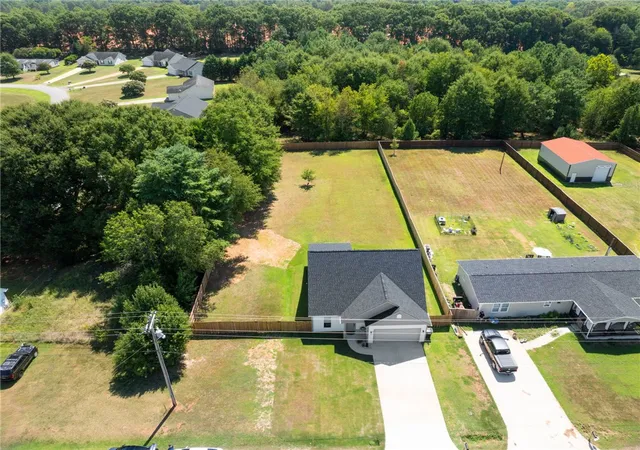 Photo 3 of Single family home for sale at 102 Turkey Trot Rd, Williamston, SC 29697 | MLS# 20305554 | Listing updated on 2026-09-22