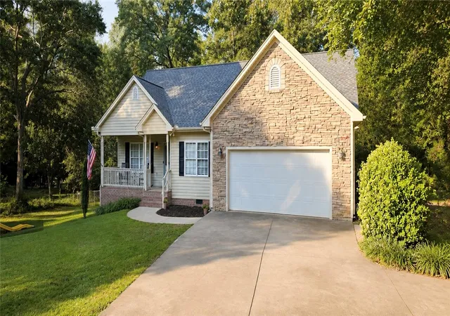 Photo 1 of Single family home for sale at 108 Wild Oak Run, Anderson, SC 29625 | MLS# 20305674 | Listing updated on 2026-09-01
