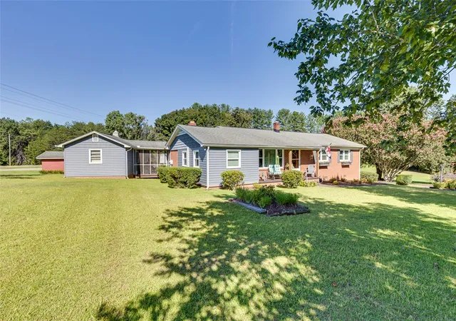 Photo 3 of Single family home for sale at 3309 Earls Brg Rd, Easley, SC 29640 | MLS# 20305694 | Listing updated on 2026-09-01