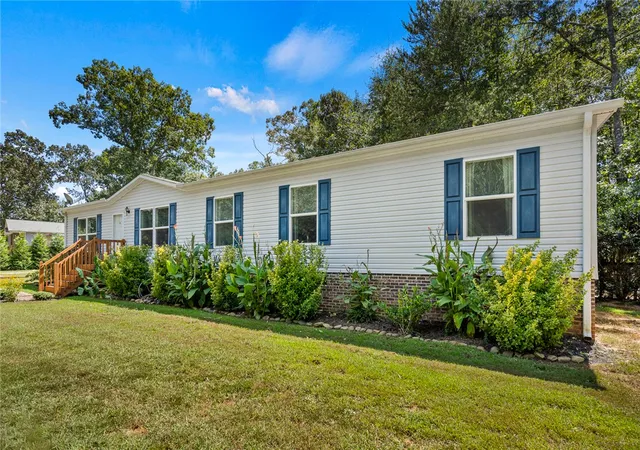 Photo 2 of Manufactured home for sale at 429 Gibson Rd, Anderson, SC 29625 | MLS# 20305604 | Listing updated on 2026-09-18