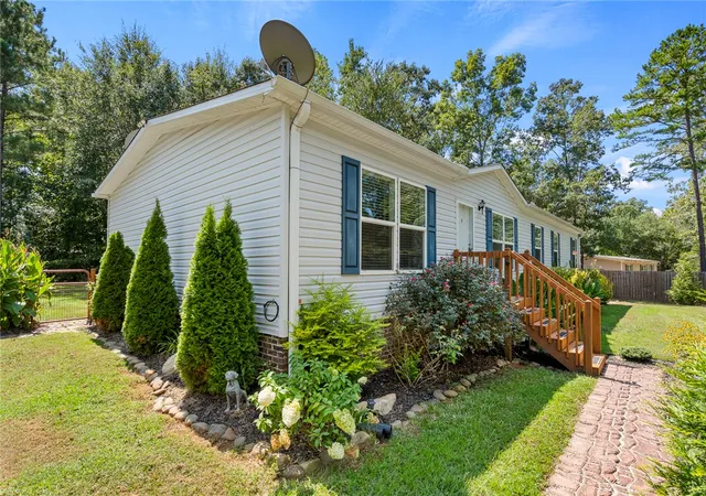 Photo 3 of Manufactured home for sale at 429 Gibson Rd, Anderson, SC 29625 | MLS# 20305604 | Listing updated on 2026-09-18