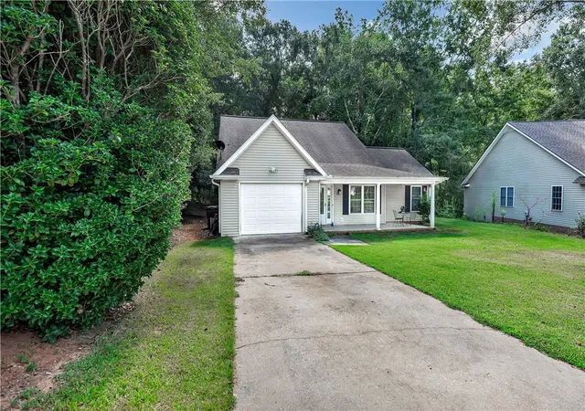 Photo 3 of Single family home for sale at 126 Grand Oak Cir, Pendleton, SC 29670 | MLS# 20305681 | Listing updated on 2026-09-09