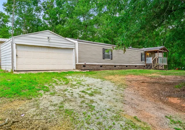Photo 2 of Manufactured home for sale at 210 Elaine Dr, Piedmont, SC 29673 | MLS# 20305696 | Listing updated on 2026-09-01