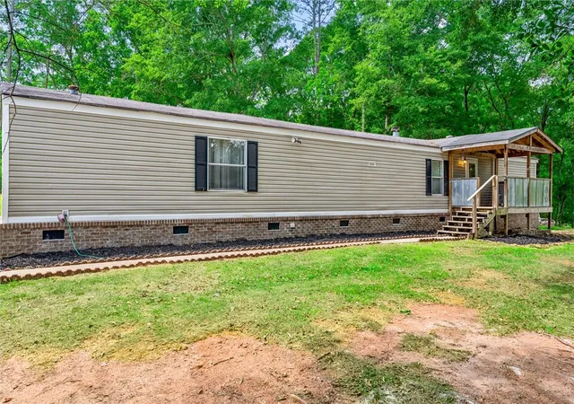 Photo 3 of Manufactured home for sale at 210 Elaine Dr, Piedmont, SC 29673 | MLS# 20305696 | Listing updated on 2026-09-01