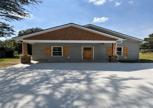 Single family home for sale at 201 Harrison Ave, Walhalla, SC 29691 | MLS# 20305562