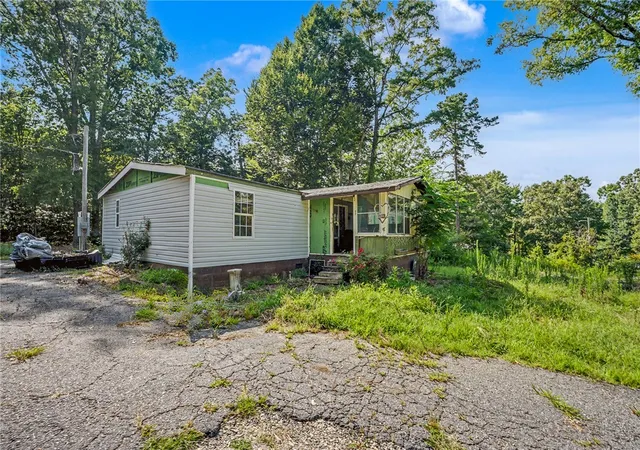 Photo 2 of Manufactured home for sale at 266 Ledford Farm Rd, Fair Play, SC 29643 | MLS# 20304304 | Listing updated on 2026-09-01