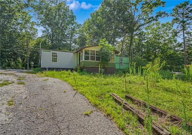Photo 3 of Manufactured home for sale at 266 Ledford Farm Rd, Fair Play, SC 29643 | MLS# 20304304 | Listing updated on 2026-09-01