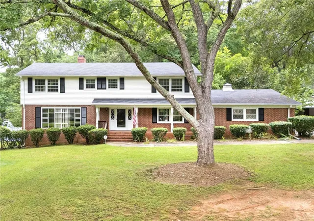 Photo 1 of Single family home for sale at 200 Sherwood Dr, Laurens, SC 29360 | MLS# 20305713 | Listing updated on 2026-09-09