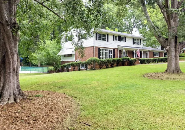 Photo 2 of Single family home for sale at 200 Sherwood Dr, Laurens, SC 29360 | MLS# 20305713 | Listing updated on 2026-09-09