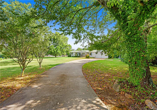 Photo 2 of Manufactured home for sale at 311 Holly Branch Rd, Westminster, SC 29693 | MLS# 20304719 | Listing updated on 2026-09-03